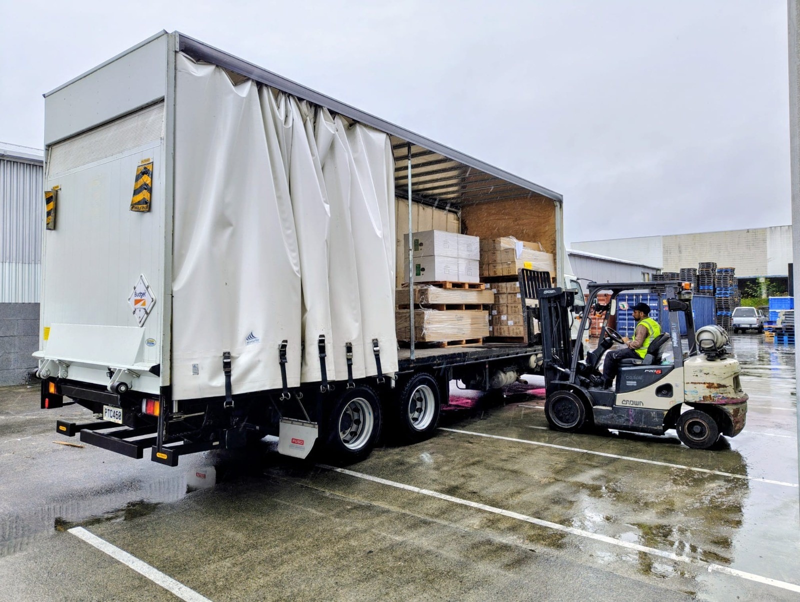 After hours office relocation Auckland – Big Bull Commercial night move at commercial building